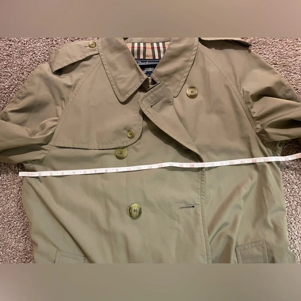 Burberry Beige Trench Coat with Signature Check Lining - Picture 16 of 16